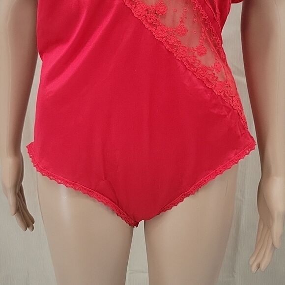 JcPenny Vintage Red Lace Bodysuit, size Medium Valentine's Day Coquettegirl - Picture 3 of 9